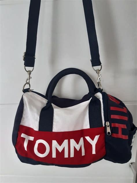 bolsa tommy hilfiger original paa academia|tommy hilfiger bolsa ombro.